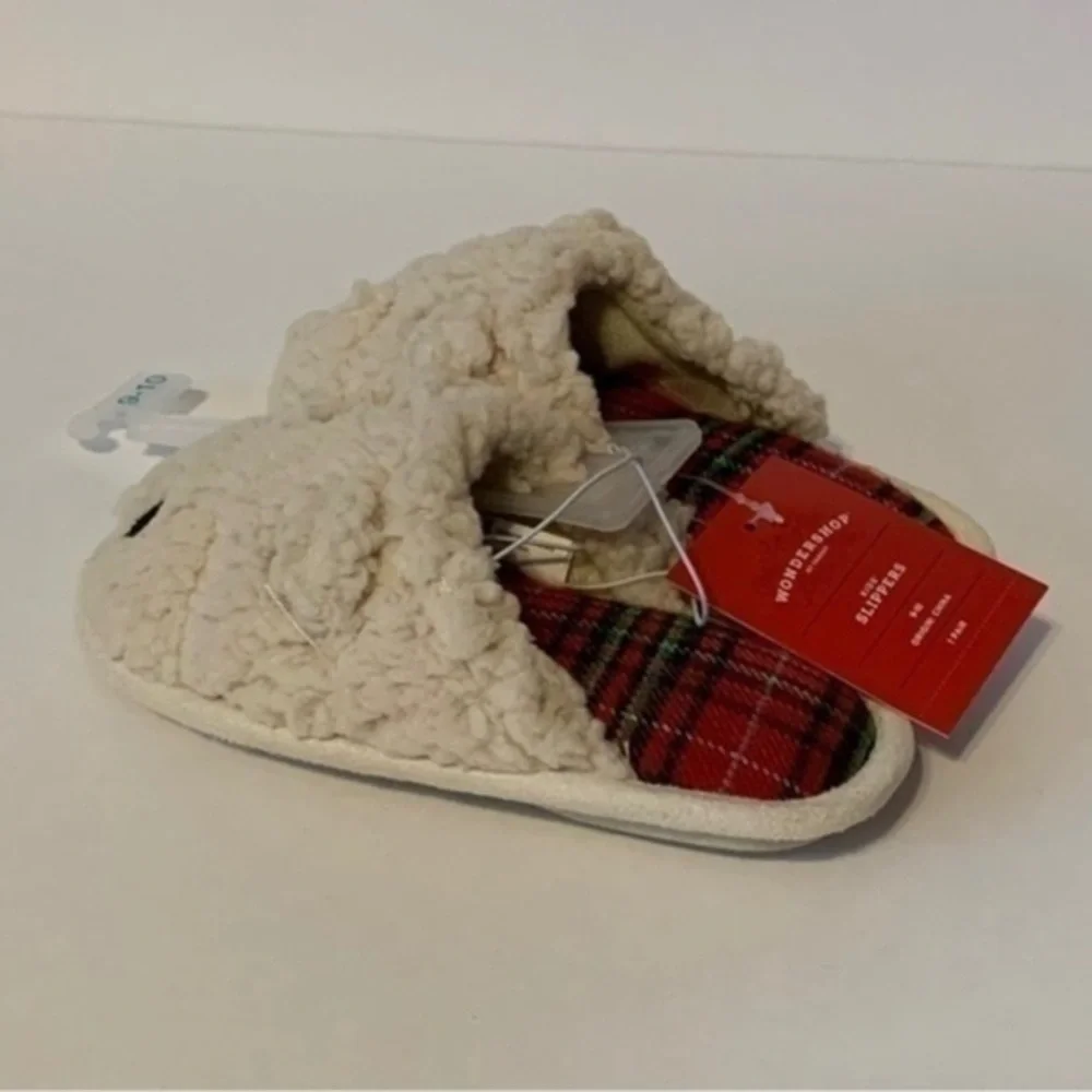 NWT. WONDERSHOP Kids’ Bear Slippers